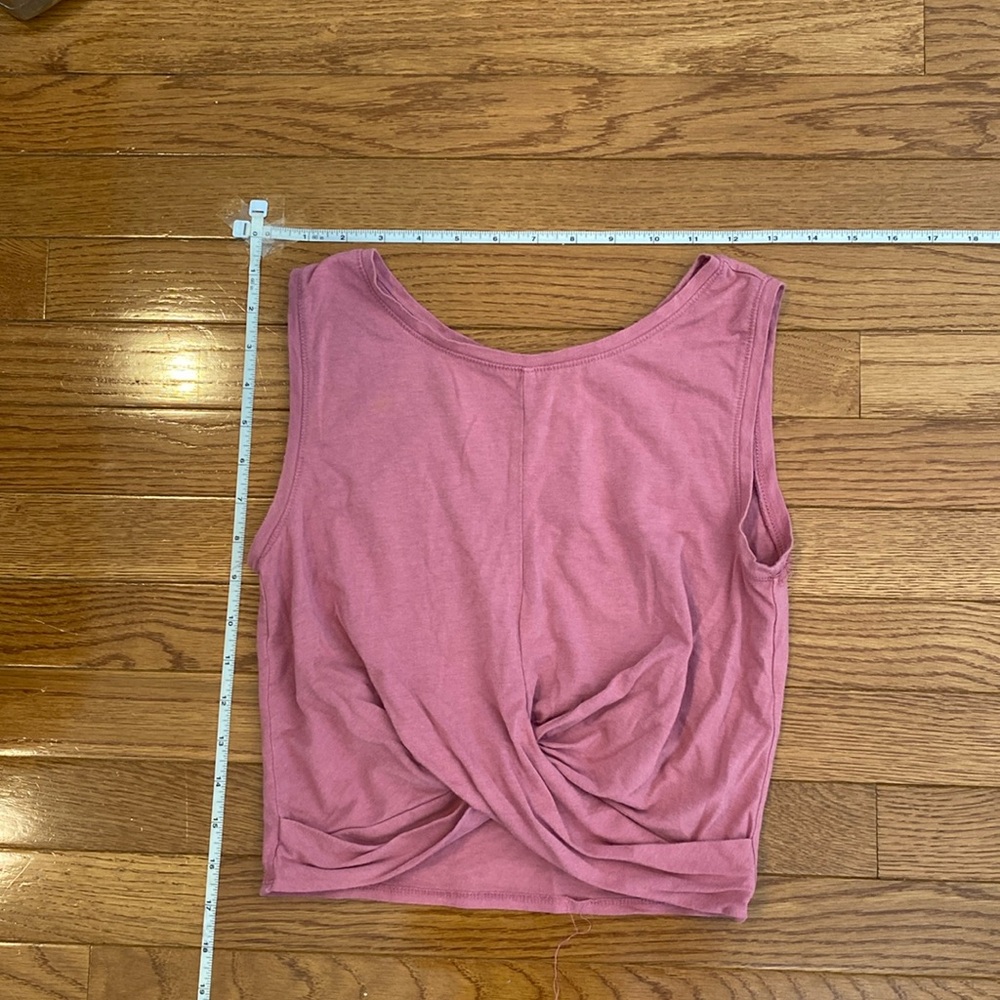 Cropped twisted top